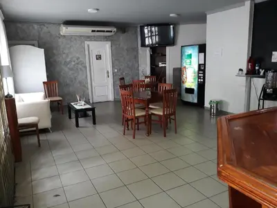 Una televisión o centro de entretenimiento en Hostal El Fogon De Felisa
