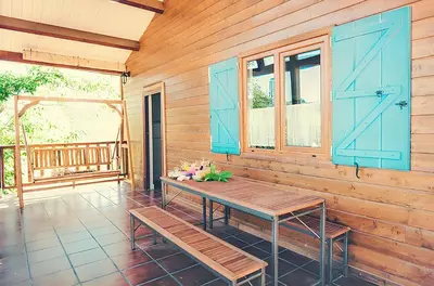 Un balcón o terraza de Charming house in Cañamero with shared pool