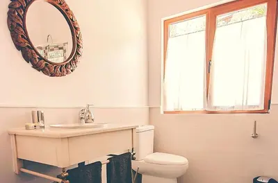Un baño de Welcoming House in Cañamero + Pool