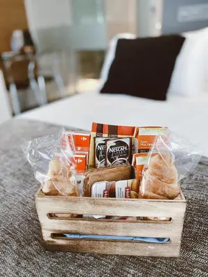 Comida en o cerca de este apartahotel
