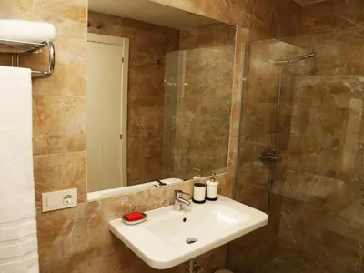 Un baño de Apartamentos turisticos Puente Romano Portal 4 Bajo -A