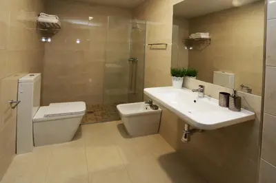 Un baño de Apartamentos turisticos Puente Romano Portal 4 Bajo -A