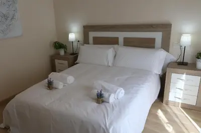 Cama o camas de una habitación en Apartamento turisticos Puente Romano P4 1-A