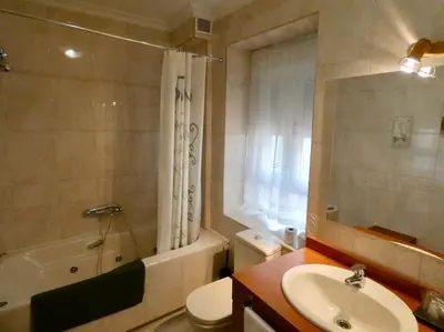 Un baño de Apartamentos Turisticos Avila Villa Carmen II
