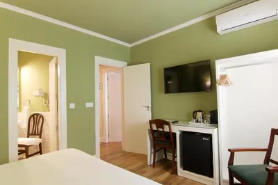 Una televisión o centro de entretenimiento en Hostal Los Castañuelos