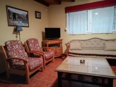 Una televisión o centro de entretenimiento en La Puente 10 de Gredos