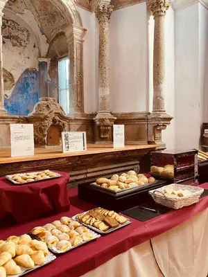 Comida en o cerca de este hotel