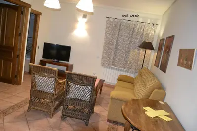 Una televisión o centro de entretenimiento en Apartamentos Rurales Natura