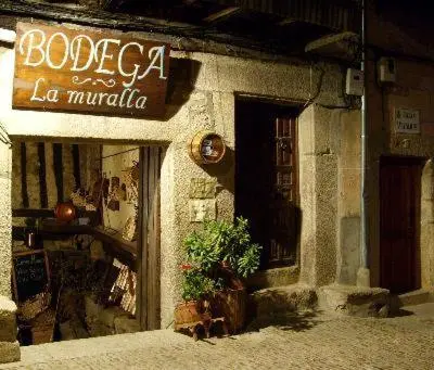 Certificado, premio, señal o documento que está expuesto en Apartamento La Muralla