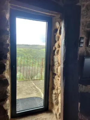 Una televisión o centro de entretenimiento en Apartamento La Muralla