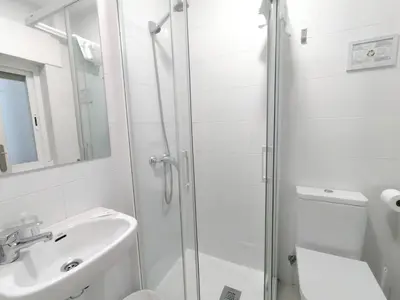 Un baño de Hostal Albero by gaiarooms