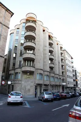 Edificio en el que se encuentra el hostal o pensión
