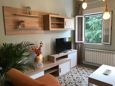 Una televisión o centro de entretenimiento en Charcos de Gredos