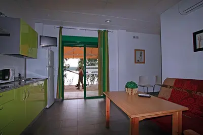 Una cocina o zona de cocina en Apartamentos Villa Vacacional