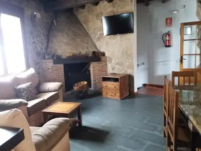 Una televisión o centro de entretenimiento en Casa Rural El Caño de Abajo