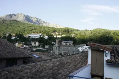 Vista general de una montaña o vista desde la casa o chalet