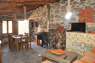 Una cocina o zona de cocina en casa rural La Fragua