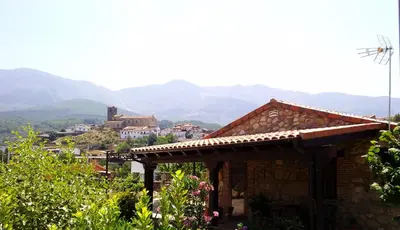 Vista general de una montaña o vista desde la casa o chalet