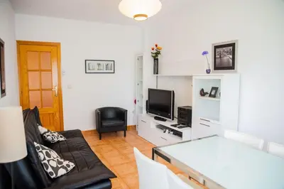 Una televisión o centro de entretenimiento en Apartamentos el Cardenillo