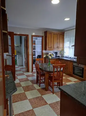 Una cocina o zona de cocina en Casa Rural Casa Valdecaballeros