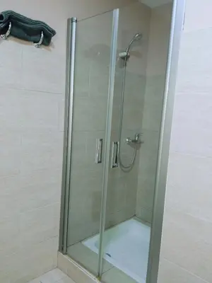 Un baño de Apto La Almena 2 junto a Plaza Mayor,2 habitaciones,parking gratuito
