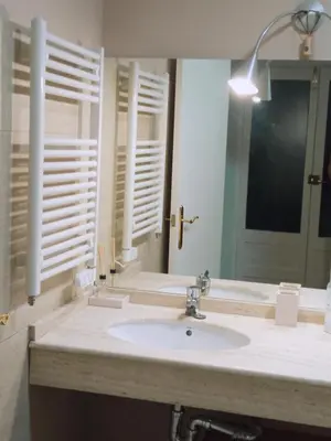 Un baño de Apto La Almena 2 junto a Plaza Mayor,2 habitaciones,parking gratuito