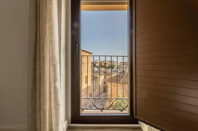 Un balcón o terraza de Apartamentos con vistas en el casco histórico - El Patio