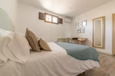 Cama o camas de una habitación en Apartamentos con vistas en el casco histórico - El Patio