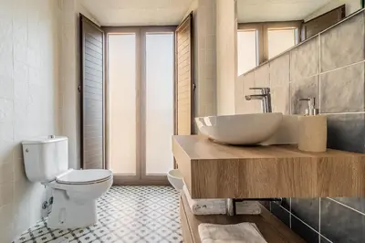 Un baño de Apartamentos con vistas en el casco histórico - El Patio