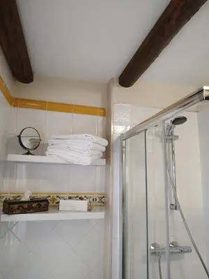 Un baño de La Simona Casa Rural
