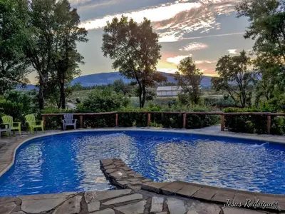 Piscina en o cerca de La Simona Casa Rural