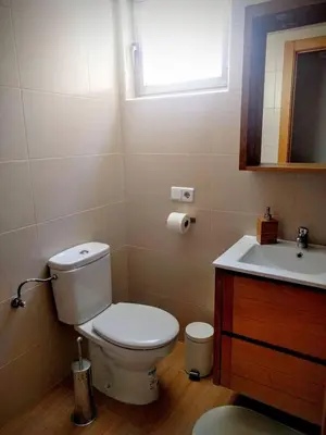 Un baño de A pocos minutos del centro con PARKING GRATIS en el edificio Nº REGISTRO Vu-74