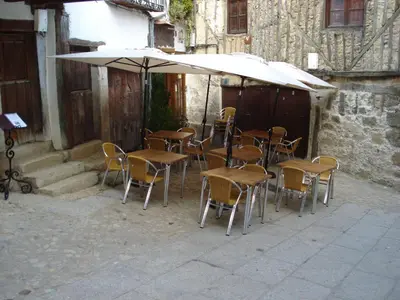 Un restaurante o sitio para comer en El Balcón de Mogarraz