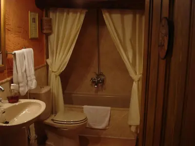 Un baño de El Balcón de Mogarraz