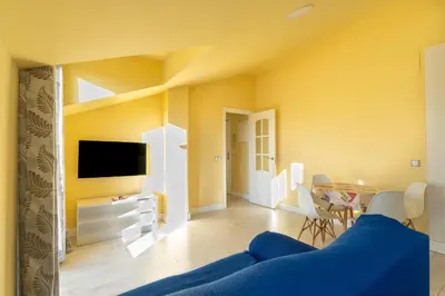 Una televisión o centro de entretenimiento en Apartamentos El Retiro de Avellaneda by RetiroRural