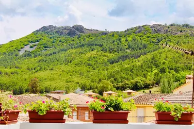 Vista general de una montaña o vista desde the country house
