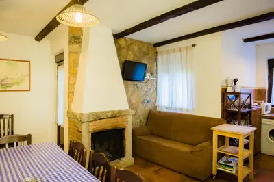 Una televisión o centro de entretenimiento en El Roble Mocho