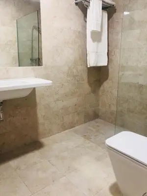 Un baño de Apartamento Puente Romano Portal 4 1-B