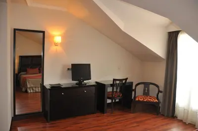 Una televisión o centro de entretenimiento en Hotel Las Cabañas
