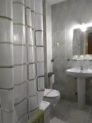 Un baño de Hostal Sierra de Gredos