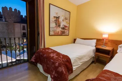 Cama o camas de una habitación en Hostal Restaurante Puerta del Alcázar