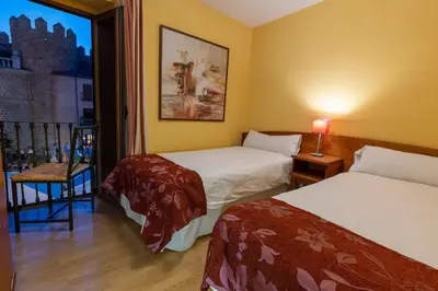 Cama o camas de una habitación en Hostal Restaurante Puerta del Alcázar