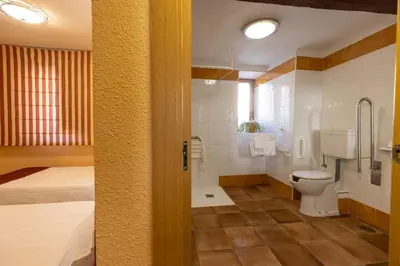 Un baño de Hostal Restaurante Puerta del Alcázar
