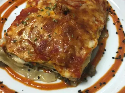 Comida en o cerca de este hotel