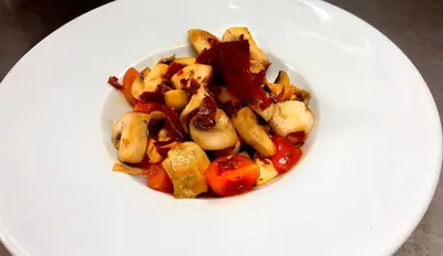 Comida en o cerca de este hotel