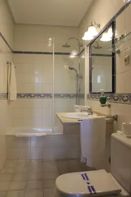 Un baño de Hostal Las Paneras