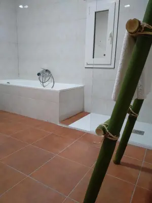 Un baño de LOS CALLEJONES