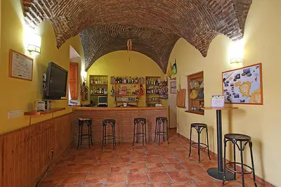 El salón o zona de bar de Casa Rural Casa de las Aves