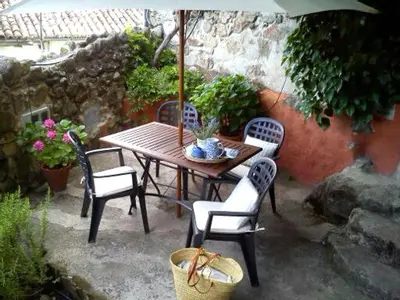 Un patio o zona al aire libre en La Casita del Tejo