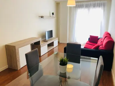 Una televisión o centro de entretenimiento en Apartamento Puente Romano P1-1B
